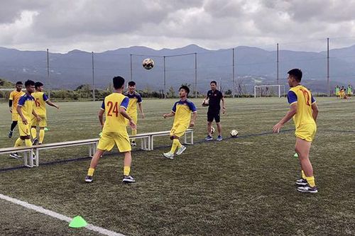 HLV Hoàng Anh Tuấn: 'U18 Việt Nam chỉ mong đá đủ số trận'