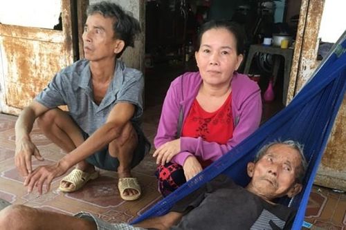 Cụ ông cắt cỏ ở Sài Gòn, một đời vất vả, 90 tuổi vẫn nặng nợ cháu con