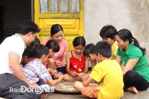 Tiếp bước học sinh nghèo đến trường
