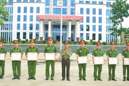 Khen thưởng 65 tập thể, cá nhân có thành tích xuất sắc