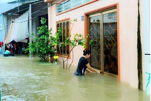Nước ngập đến 'nửa người' ở đảo Phú Quốc
