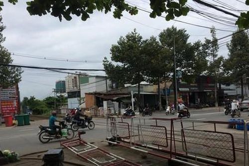 Tông vào barie đường sắt, thanh niên tử vong tại chỗ