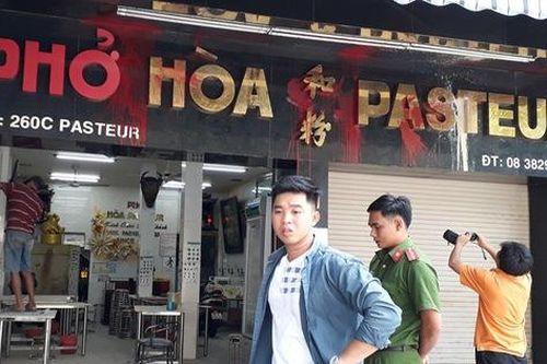 Bắt nhiều đối tượng 'khủng bố' quán phở 50 năm tuổi ở Sài Gòn