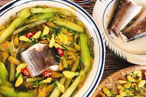 Canh cá chua nấu bông điên điển