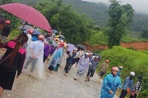 Lào Cai: Đi xe máy qua khu vực sạt lở, một người đàn ông bị đất đá đè tử vong