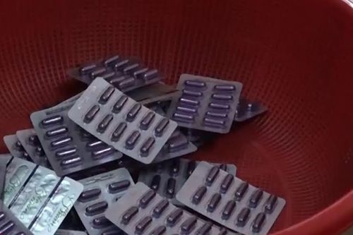 Khởi tố chủ doanh nghiệp thực phẩm chức năng sản xuất trong 'xô chậu'