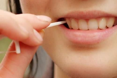 Tăm xỉa răng đâm thủng ruột thừa
