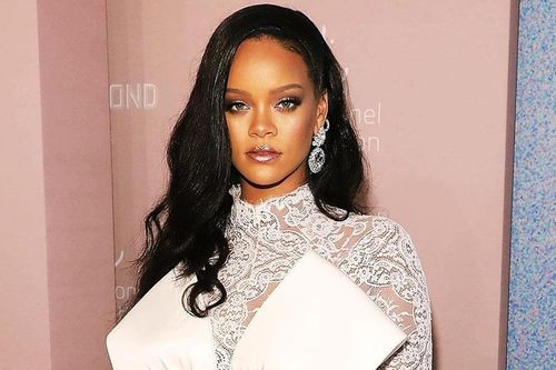 Rihanna và loạt sao chỉ trích ông Trump sau hai vụ xả súng ở Mỹ