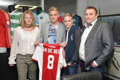 Real Madrid: Đã đến lúc Van de Beek giương buồm ra khơi