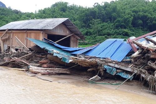 10 người chết, 11 người còn mất tích do mưa bão