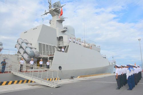 Tàu hộ vệ tên lửa Quang Trung về quân cảng sau hải trình 4.600 hải lý