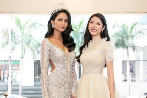 Á hậu Thúy Vân đọ nhan sắc cùng H'Hen Niê tại Đắk Lắk