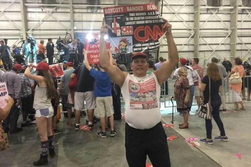Kẻ sùng bái ông Trump, ghét Hillary lĩnh án 20 năm tù