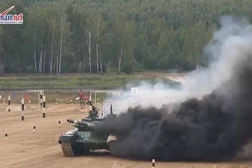 Xe tăng T-72 Iran bốc cháy nghi ngút trên trường đua