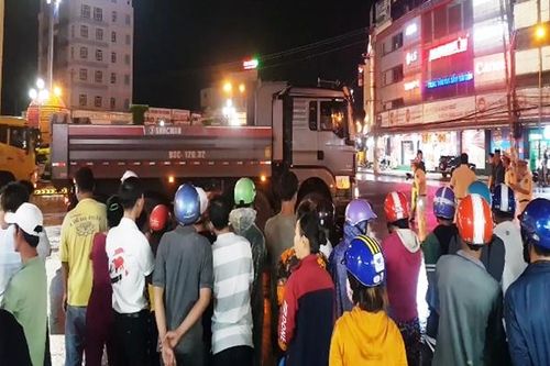 'Hung thần' cuốn xe máy vào gầm, một phụ nữ chết thảm