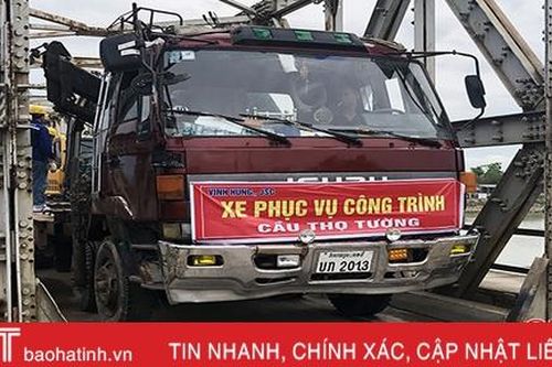 Dùng xe biển kiểm soát Lào thi công công trình ở Hà Tĩnh