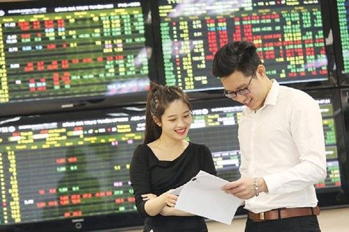 Chứng khoán tháng 8: Vẫn khó bứt phá