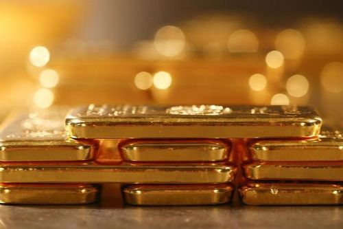 Nhu cầu 'vịnh tránh bão' đưa giá vàng lên gần 1.500 USD/oz