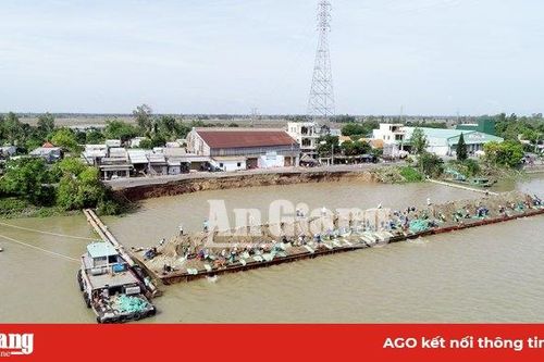 Khắc phục sạt lở tuyến Quốc lộ 91 đoạn qua xã Bình Mỹ