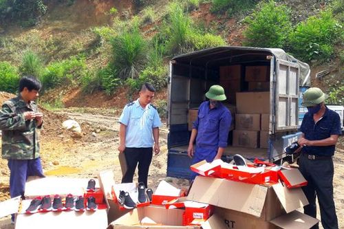 Hải quan Lào Cai tiêu hủy hàng nhập lậu
