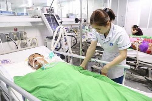 Suýt mất mạng chỉ vì 1 vết rắn cắn