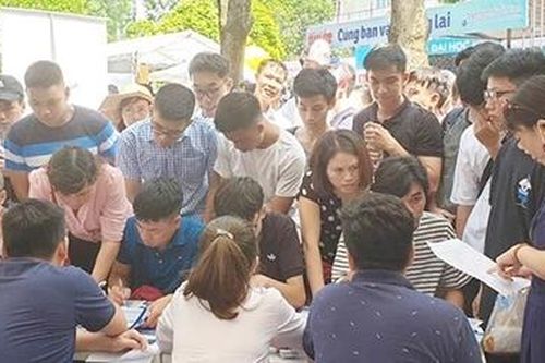Tăng học phí đại học, nỗi lo của sinh viên nghèo