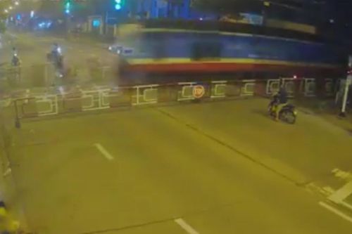 Tông xe qua barie, nam thanh niên bị tàu hỏa cán tử vong