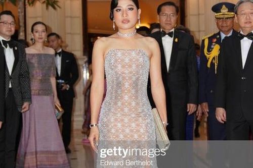 Con gái út của vị vua Thái mới lập 'vợ lẽ': Phong cách thời trang bỏ xa các nữ nhân Hoàng tộc khác về độ chất chơi và táo bạo