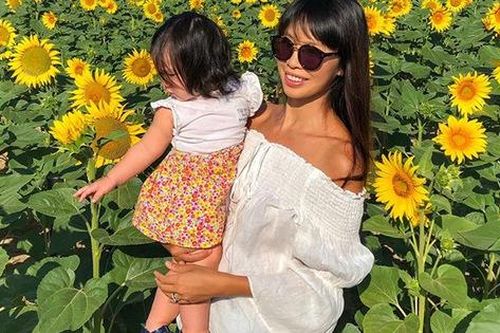 Bị antifan chê làm mẹ mà cẩu thả, không buộc tóc gọn gàng cho con, siêu mẫu Hà Anh phản pháo cực gắt