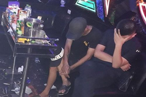 Phát hiện nhóm nam nữ 'phê' ma túy trong quán karaoke
