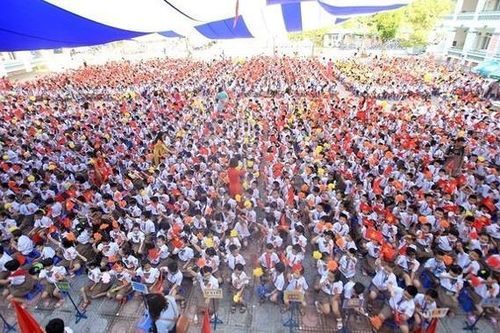 Lớp học Hà Nội quá tải với sĩ số 65 học sinh