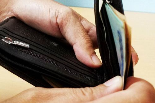 9X vào chùa trộm điện thoại và 40 triệu đồng