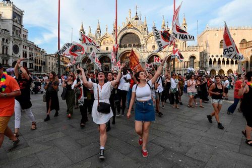 Italia thắt chặt quy định du lịch
