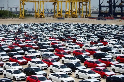 Bộ trưởng Công Thương: Rà soát tình trạng nhập khẩu ô tô tăng đột biến