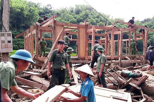 Quan Sơn vượt qua lũ dữ