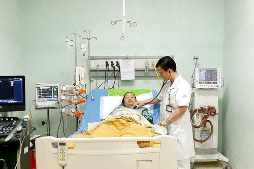 Kỳ tích truyền 30 lít máu cứu sản phụ 'mười phần chết gần cả mười'