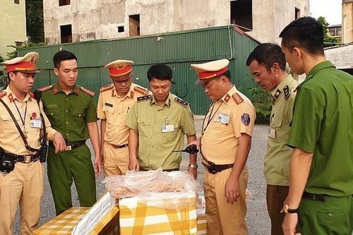 Cảnh sát truy đuổi xe container chở gần 30 tấn nội tạng