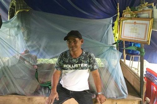 Bên trong túp lều của gã giang hồ cứu chục đôi sinh viên tình tự đêm vắng