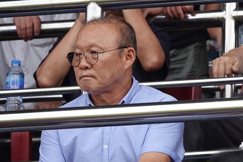 HLV Park Hang Seo băn khoăn chọn hợp đồng hay World Cup