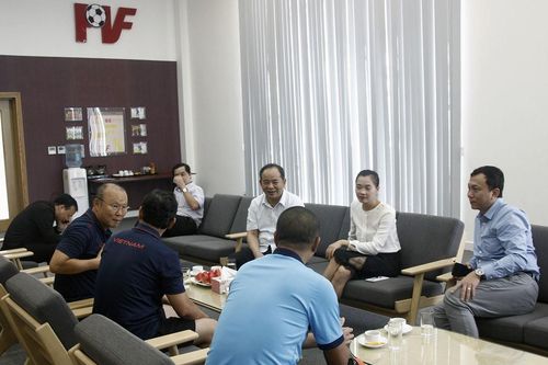VFF sắp nối lại đàm phán hợp đồng với HLV Park Hang Seo