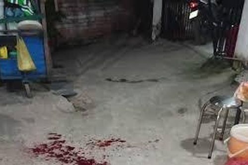 Người đàn ông vô cớ bị gã hàng xóm chém tử vong
