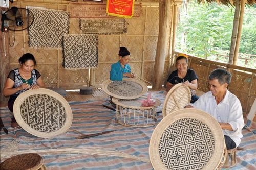 Kiểm tra việc thực hiện nghị quyết về xây dựng con người, gia đình văn hóa ở Con Cuông