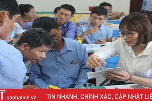 Chuyên gia hướng dẫn hộ nuôi trồng thủy sản Hà Tĩnh quản lý nguồn nước