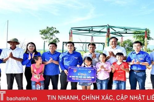 Tỉnh đoàn Hà Tĩnh thiết thực hỗ trợ xã Cẩm Lộc xây dựng nông thôn mới