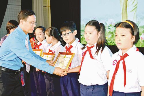 Ngát hương vườn hoa học giỏi - sống tốt