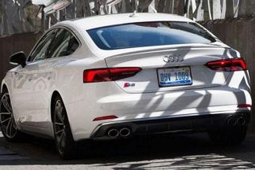 Audi triệu hồi hàng loạt xe do lỗi túi khí