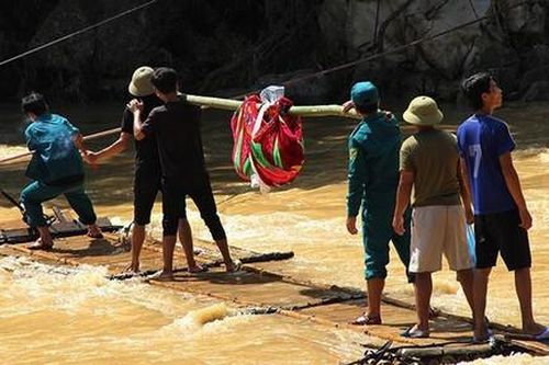 Khẩn trương giúp dân khắc phục hậu quả sau cơn lũ dữ