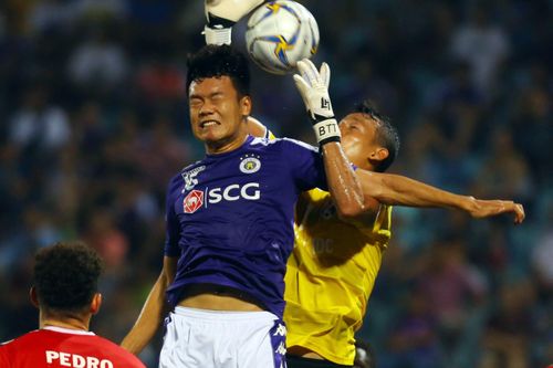 Tấn Trường mắc sai lầm, Hà Nội FC tạo mốc lịch sử mới ở giải châu Á