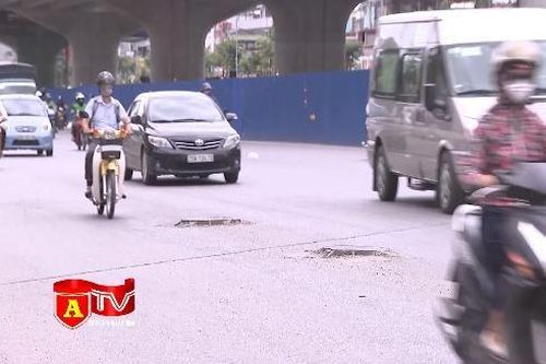 Hố ga mất nắp - Những cái 'bẫy' người đi đường