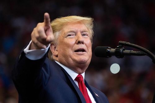 Tổng thống Donald Trump: Trung Quốc đang giết chết kinh tế Mỹ